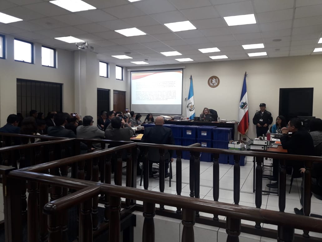Former mayor Jorge Barrientos and other 13 people are accused in a case of corruption in Quetzaltenango.